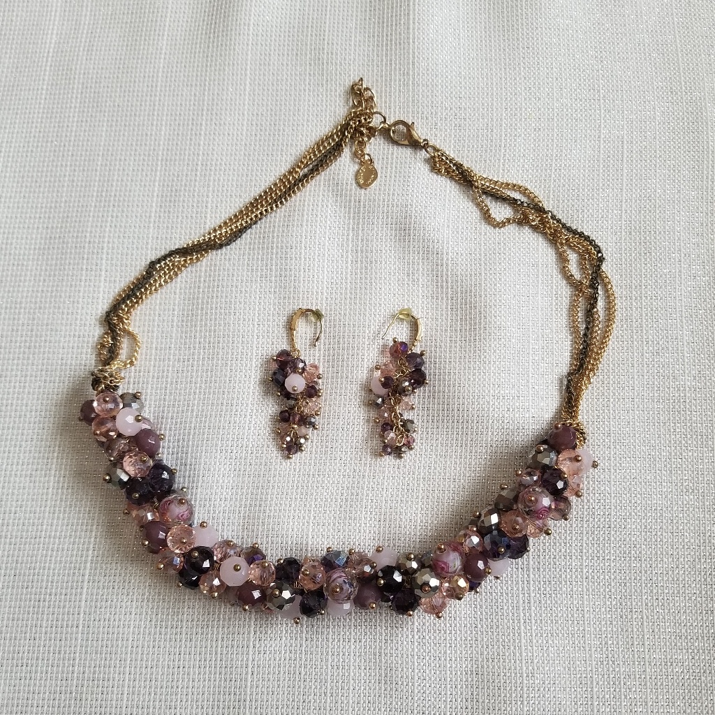 Chunk Beaded Necklace And Earrings 17$
